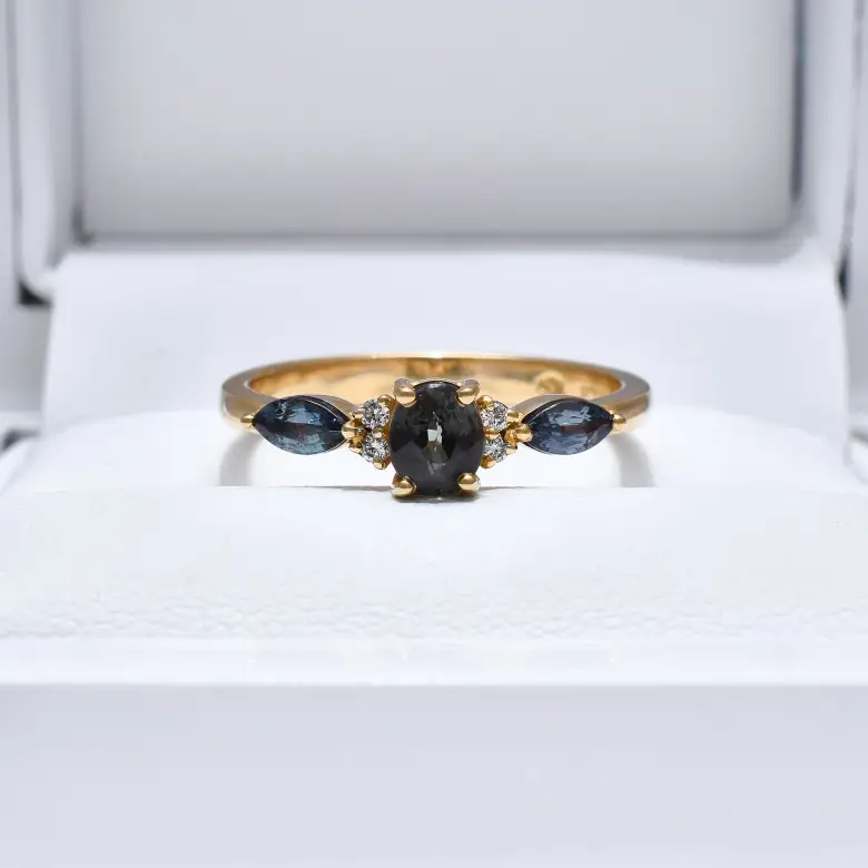 Pierścionek zaręczynowy z aleksandrytem